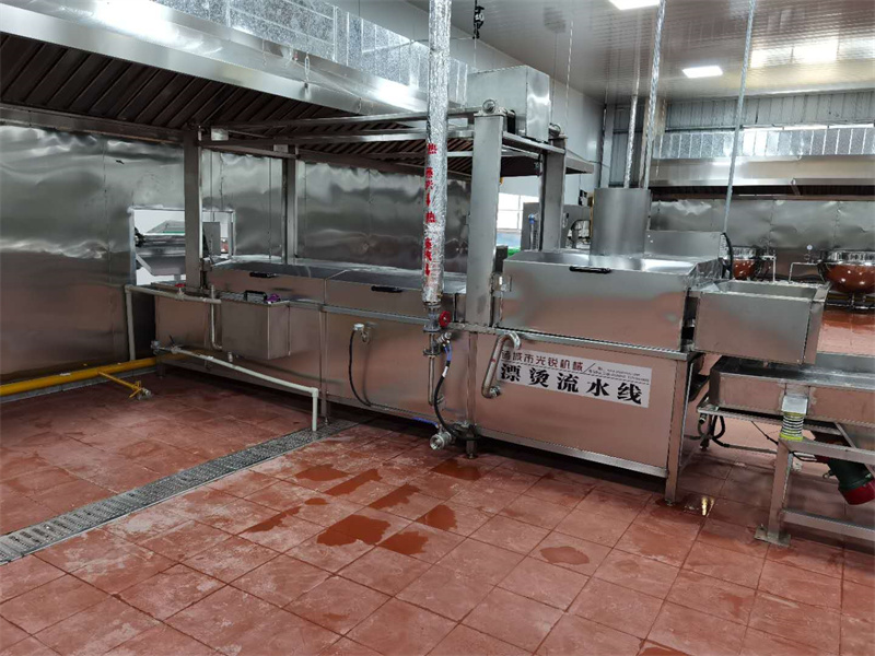 螺螄粉料包酸筍、酸豆角、木耳絲漂燙流水線